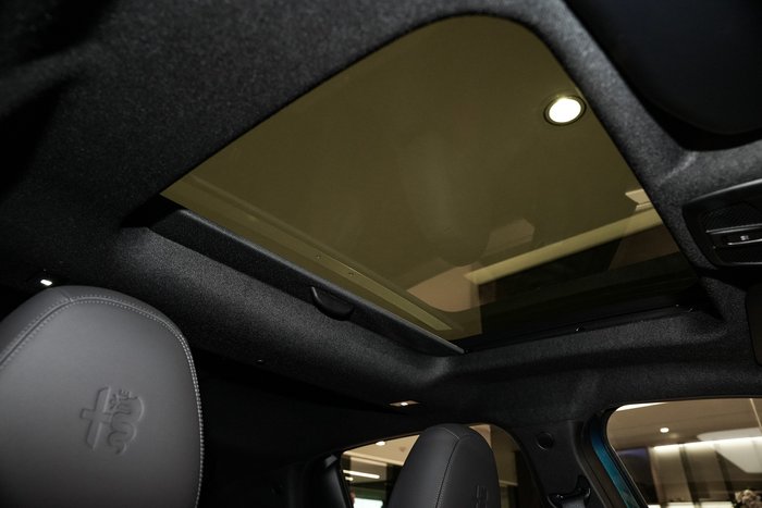 2025 Alfa Romeo Junior Ibrida