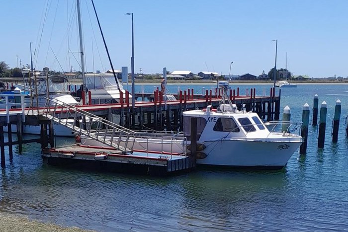 1975 Fishing Boat Fibreglass Semi-planning
