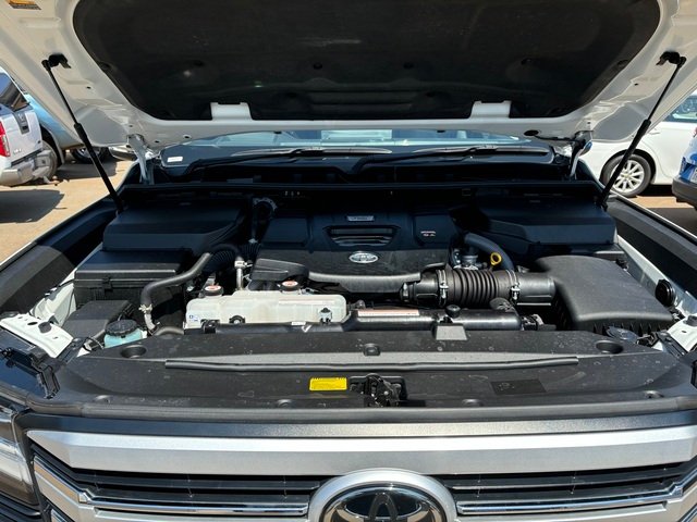 2022 Toyota LANDCRUISER LC300 3.3L V6 DSL Sahara 7 Seats 5E55190 001 Glacier White