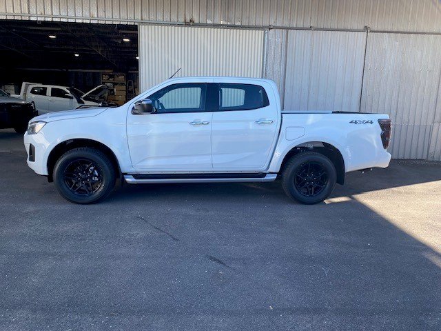 2025 ISUZU D-MAX LSU