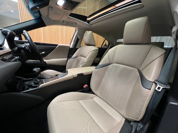 2019 Lexus ES300h Luxury 2.5L Hybrid Auto CVT Sedan