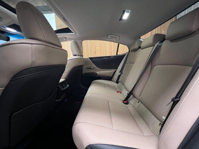 2019 Lexus ES300h Luxury 2.5L Hybrid Auto CVT Sedan