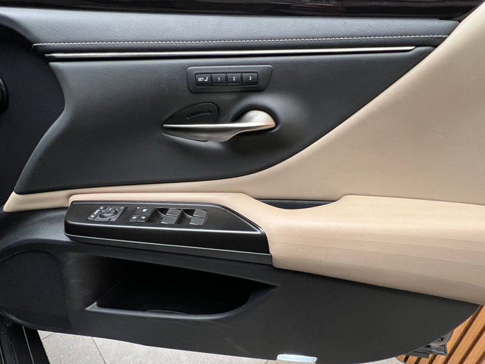 2019 Lexus ES300h Luxury 2.5L Hybrid Auto CVT Sedan