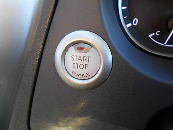 2025 NISSAN NAVARA ST-X