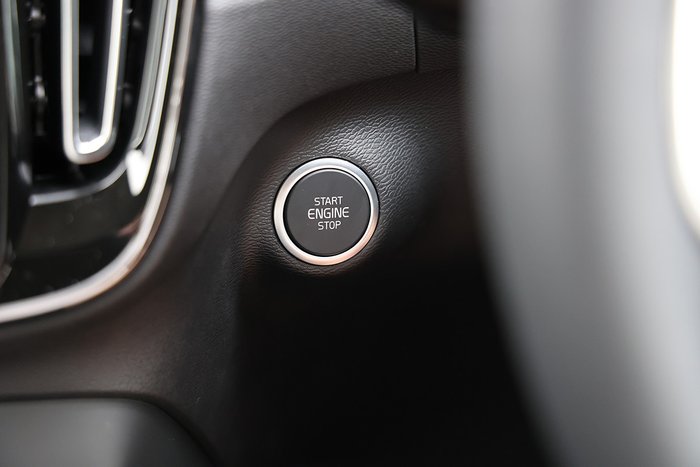 2024 Volvo XC40 Plus B4