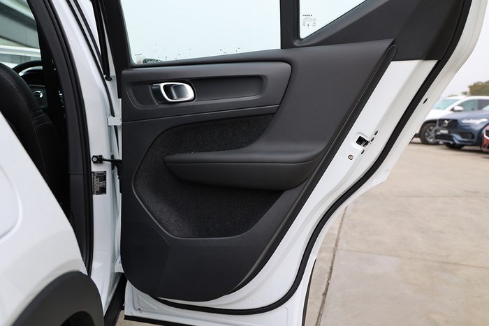 2024 Volvo XC40 Plus B4