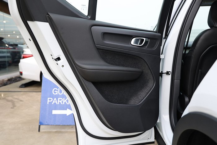 2024 Volvo XC40 Plus B4
