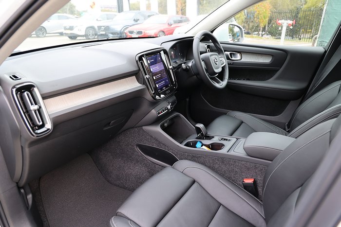 2024 Volvo XC40 Plus B4