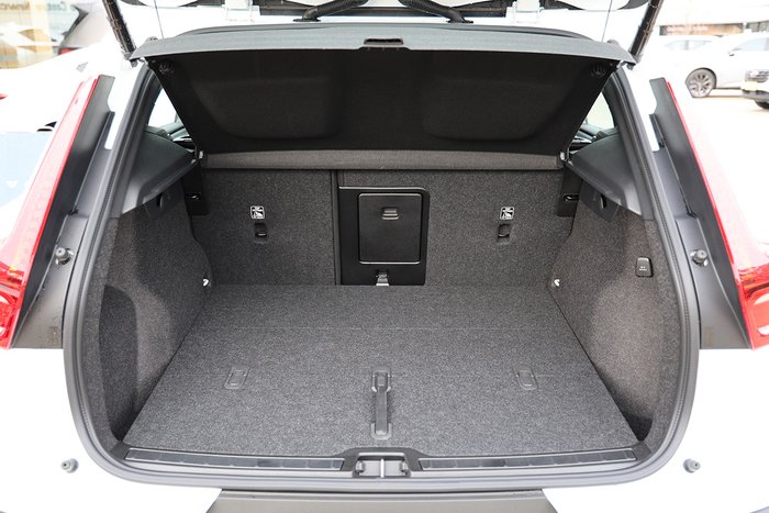 2024 Volvo XC40 Plus B4