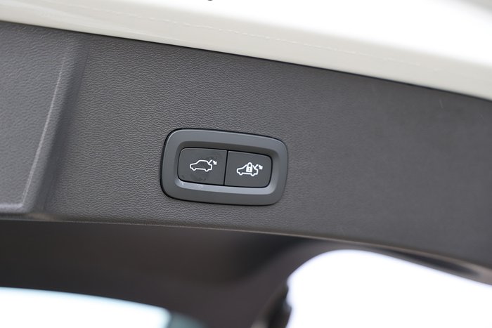 2024 Volvo XC40 Plus B4