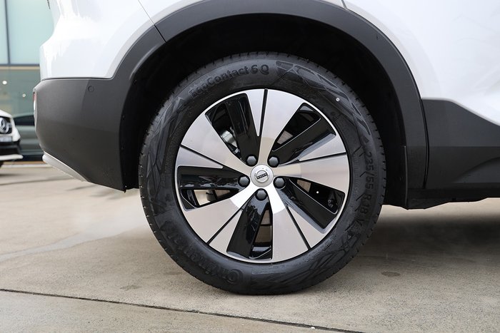 2024 Volvo XC40 Plus B4