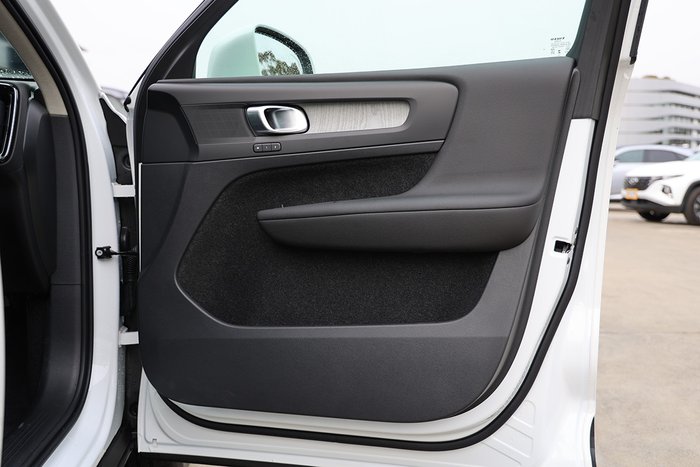 2024 Volvo XC40 Plus B4