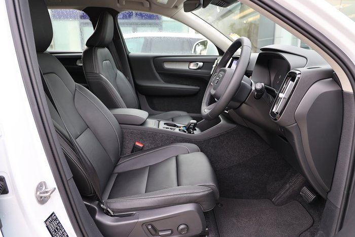 2024 Volvo XC40 Plus B4