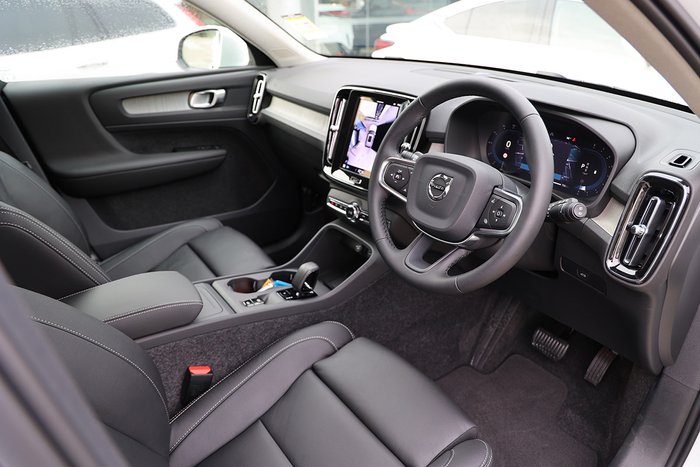 2024 Volvo XC40 Plus B4
