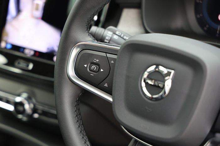2024 Volvo XC40 Plus B4
