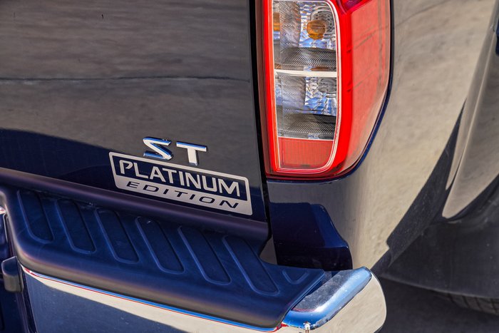 2014 Nissan Navara ST