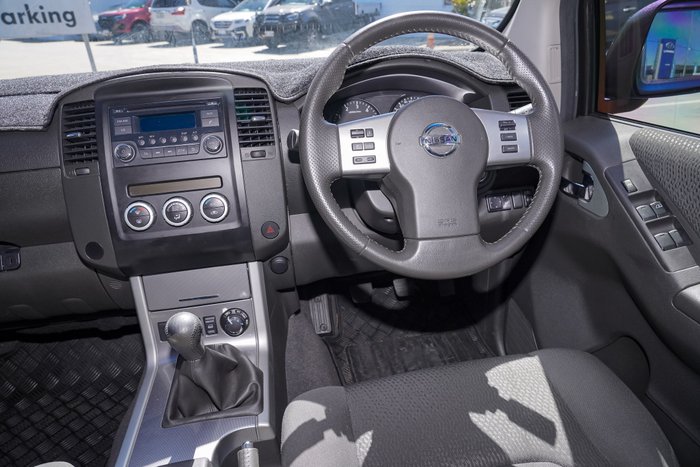 2014 Nissan Navara ST