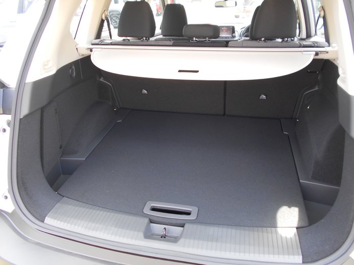 2025 Nissan X-TRAIL ST