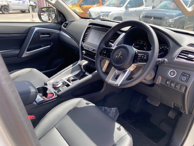 2024 MITSUBISHI Pajero Sport GLS