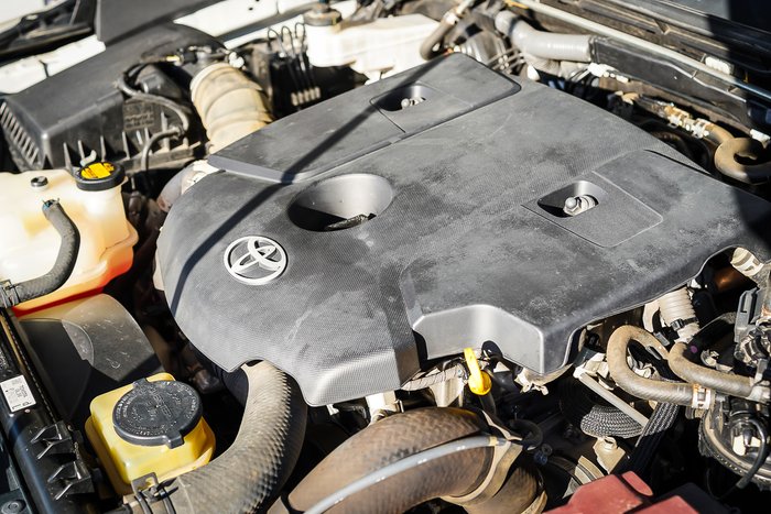 2016 Toyota HILUX SR5