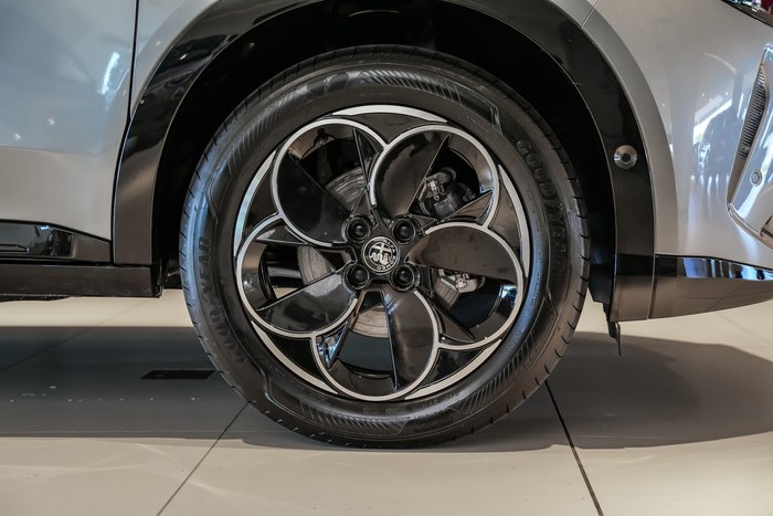 2025 Alfa Romeo Junior Ibrida