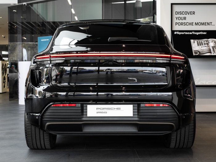 2024 Porsche Macan Turbo