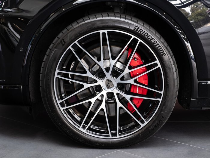 2024 Porsche Macan Turbo