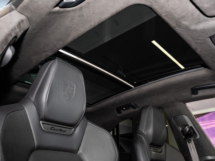 2024 Porsche Macan Turbo