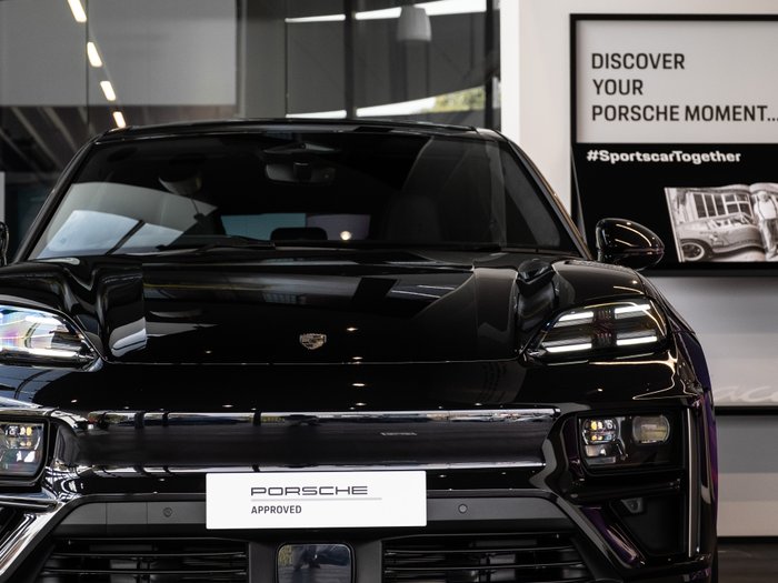 2024 Porsche Macan Turbo