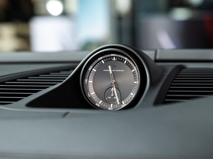 2024 Porsche Macan Turbo