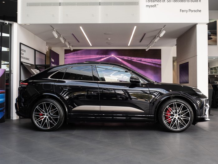 2024 Porsche Macan Turbo