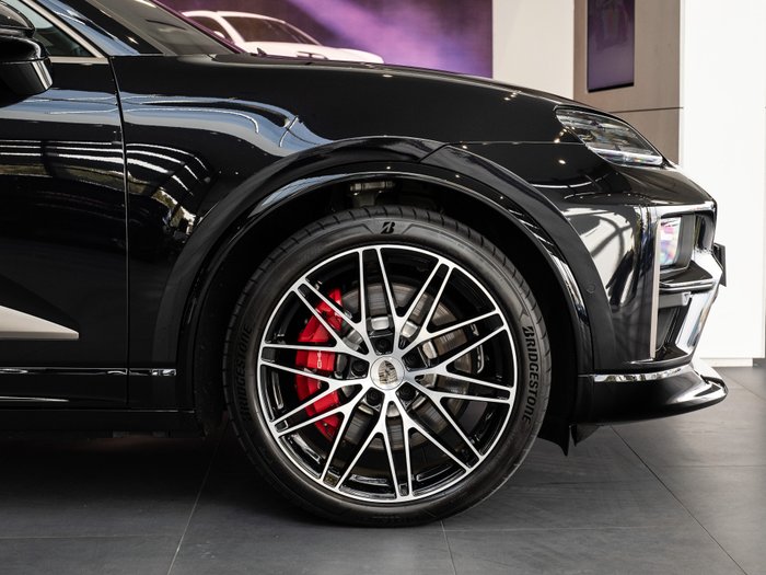 2024 Porsche Macan Turbo