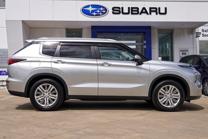 2022 Mitsubishi Outlander LS