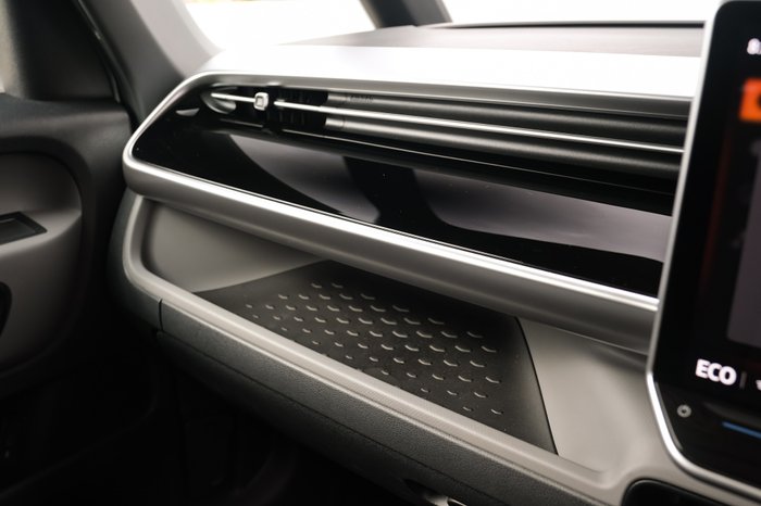 2025 Volkswagen ID. Buzz Pro BEV560