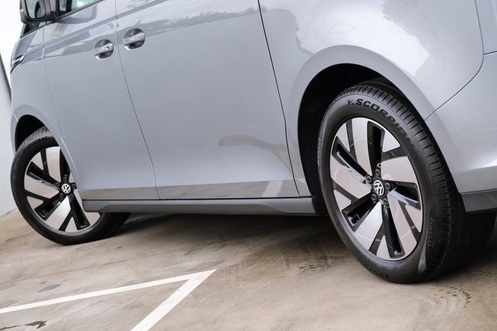2025 Volkswagen ID. Buzz Pro BEV560