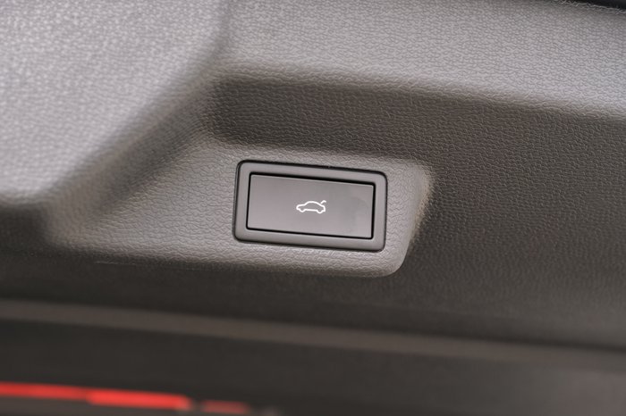 2025 Volkswagen ID. Buzz Pro BEV560