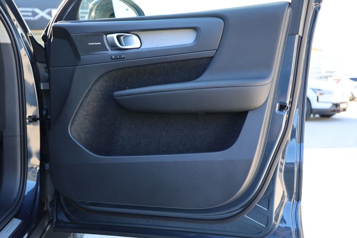2026 Volvo XC40 Ultra B4 Dark