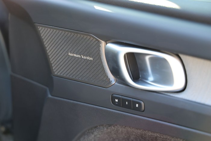 2026 Volvo XC40 Ultra B4 Dark