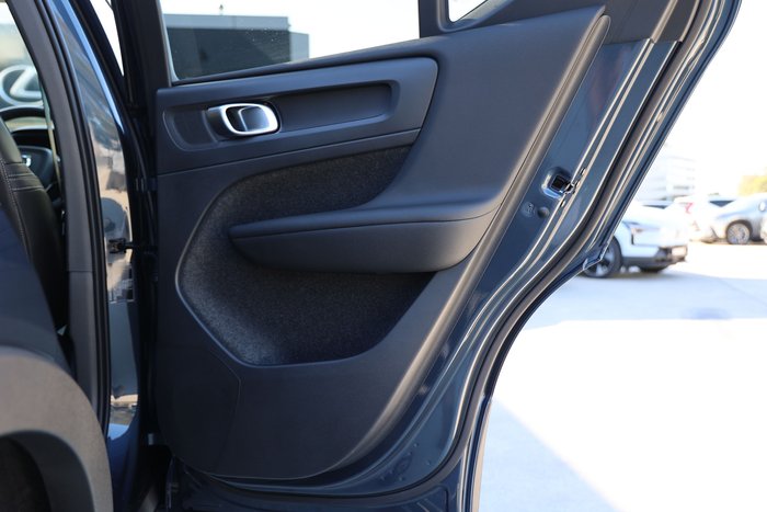 2026 Volvo XC40 Ultra B4 Dark