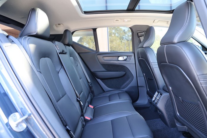 2026 Volvo XC40 Ultra B4 Dark
