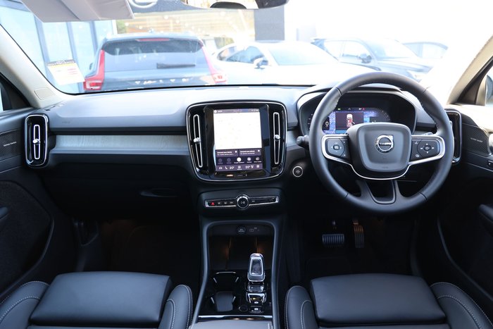 2026 Volvo XC40 Ultra B4 Dark