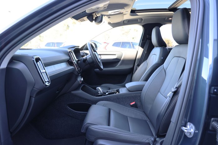 2026 Volvo XC40 Ultra B4 Dark