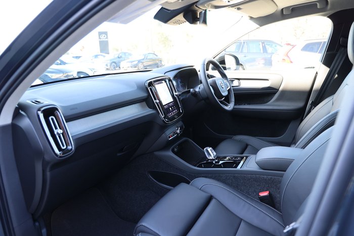 2026 Volvo XC40 Ultra B4 Dark