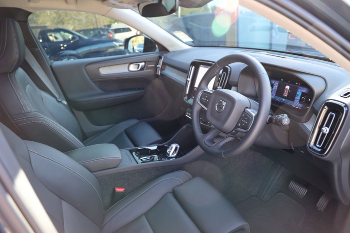 2026 Volvo XC40 Ultra B4 Dark