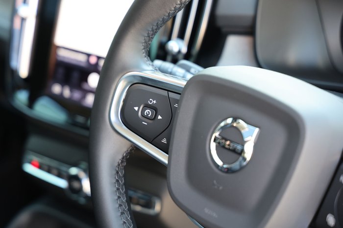 2026 Volvo XC40 Ultra B4 Dark