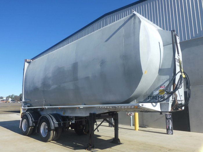 2002 Lusty Bogie Enclosed Tipper