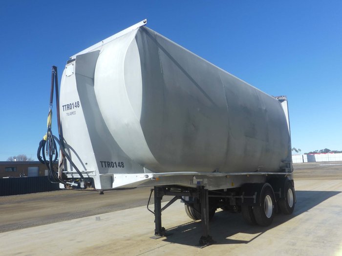 2002 Lusty Bogie Enclosed Tipper