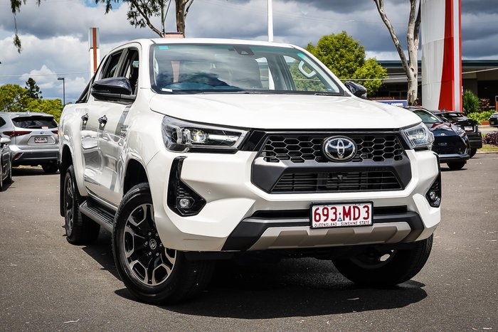 2024 Toyota HILUX SR5