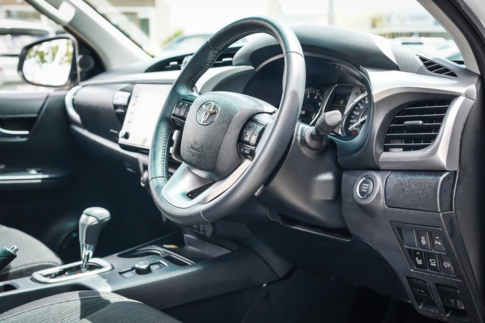 2024 Toyota HILUX SR5