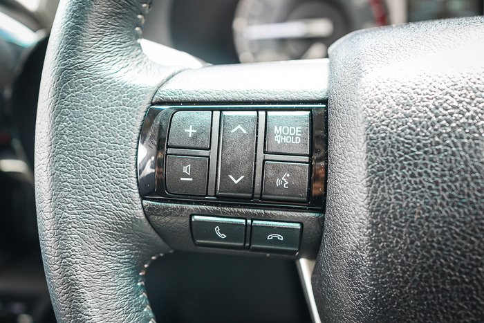 2024 Toyota HILUX SR5